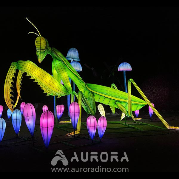 Lifelike Mantis  Insect Lantern