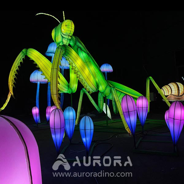 Lifelike Mantis  Insect Lantern